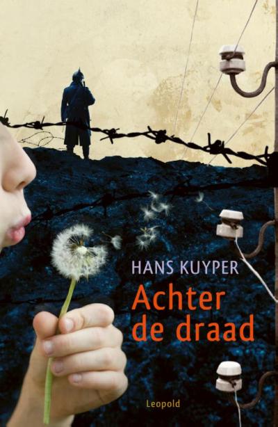 Achter de draadSoftcover