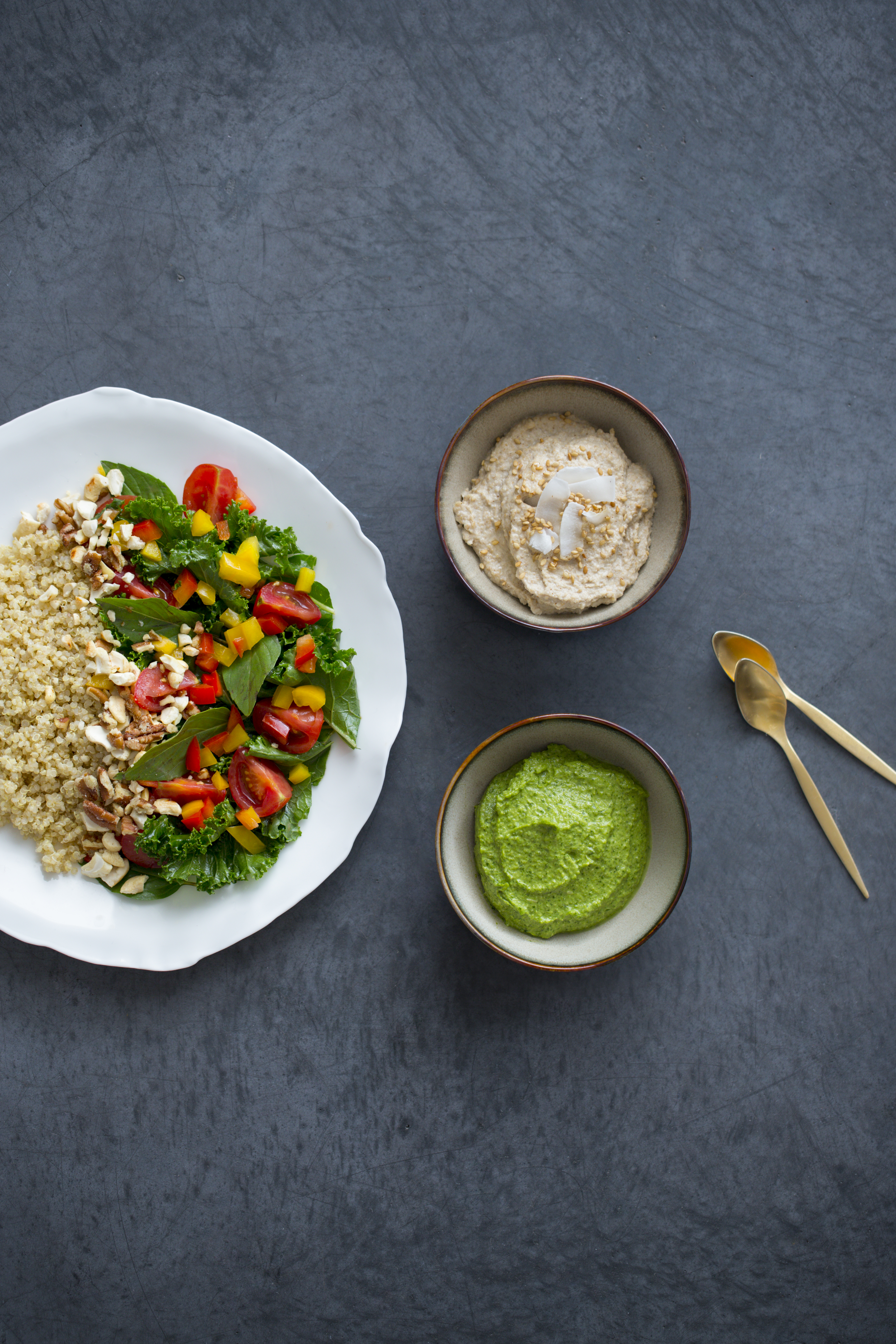 Quinoa Met Boerenkool En Tahinimousse Standaard Uitgeverijstandaard Uitgeverij